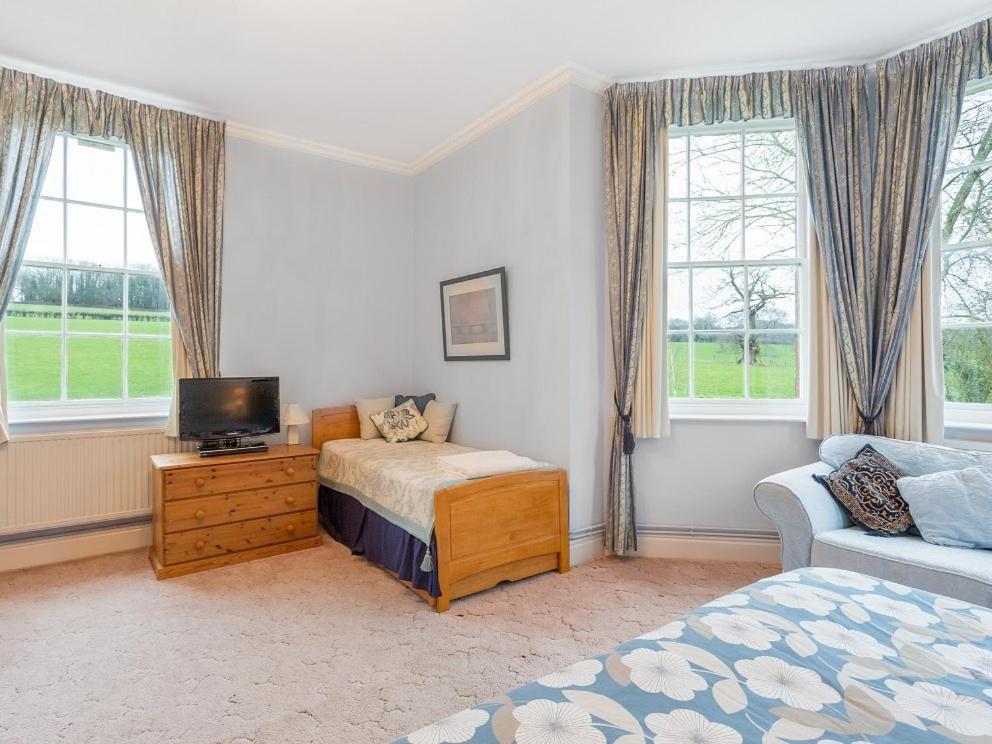 Marshwood Farm B&B And Shepherds Hut Dinton  Екстериор снимка