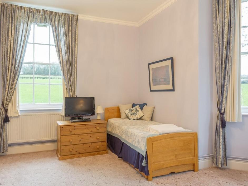 Marshwood Farm B&B And Shepherds Hut Dinton  Екстериор снимка
