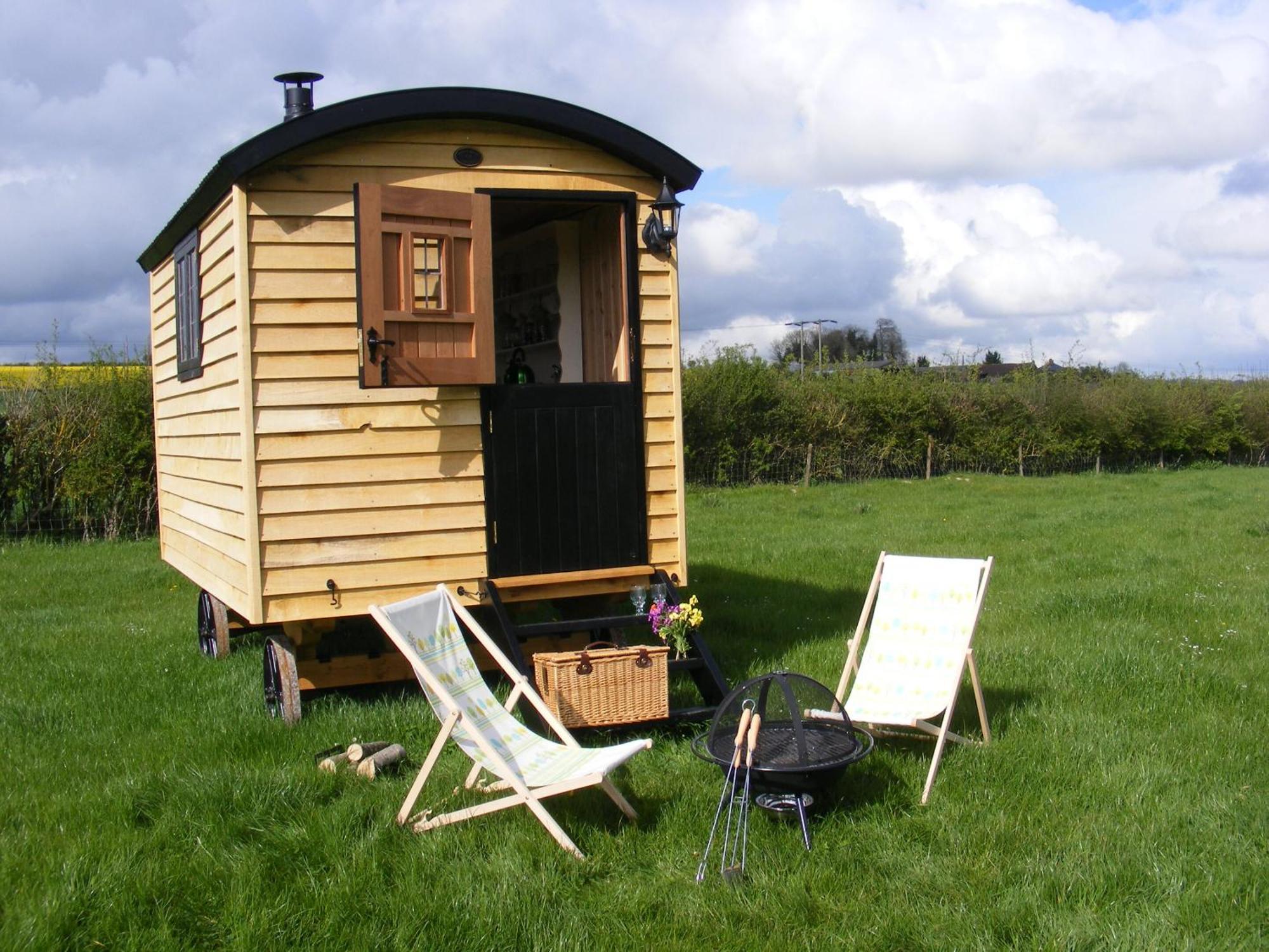 Marshwood Farm B&B And Shepherds Hut Dinton  Екстериор снимка